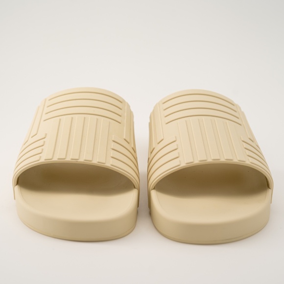 size 42 9 us Bottega Veneta Sea Salt Rubber Slide Sandals Cream Slider Carpet size 42 9 us Bottega Veneta Sea Salt Rubber Slide Sandals  main image 4